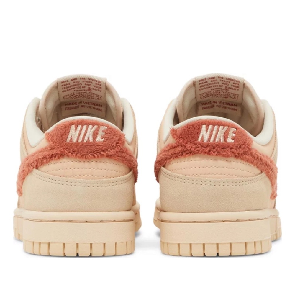Dunks - Picture 2 of 12